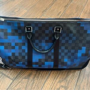 Louis Vuitton Keepall
Bandouliere 50 pixel blue bag